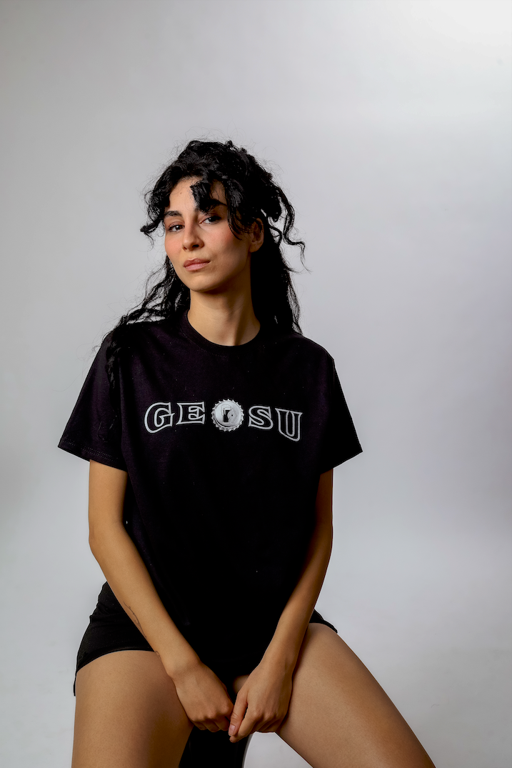 Gesu Kronkorken Shirt schwarz